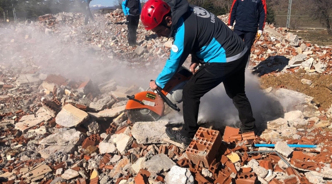 UMKE ekibi sahada ATAK eğitimi alıyor