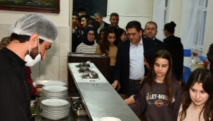 Millî eğitim müdürü orucunu fen lisesi öğrenciyle açtı