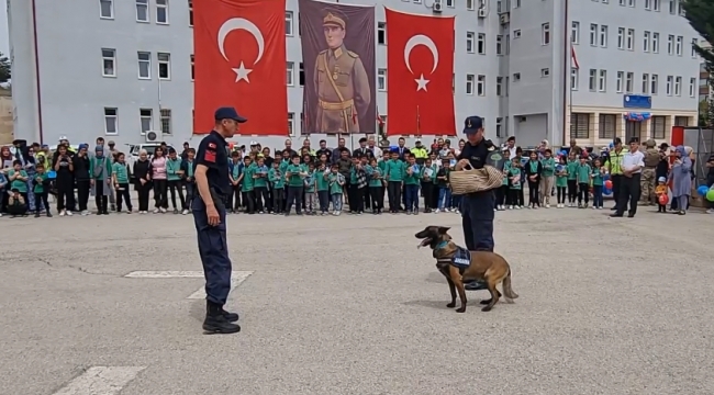 Öğrencilere trafik eğitimi verilerek jandarma mesleği tanıtıldı 