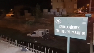 Trafoya çarptıktan sonra dereye düştü