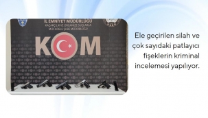 Operasyonda ruhsatsız silahlar ele geçirildi