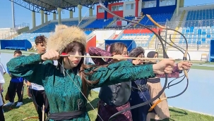 Öğrencilere ata sporu Türk okçuluğu öğretiliyor