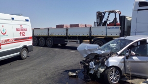 Son Dakika..! Otomobil ile tır çarpıştı