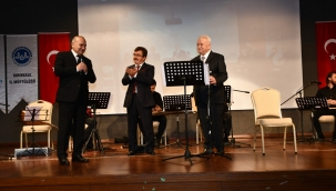 Vali Yardımcısı Erkayıran, ilahi dinletisinde sahne aldı