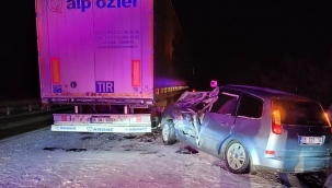 Kar yağışı ve kaza ulaşımı durdurdu