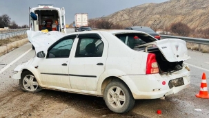 Otomobil çelik bariyerlere çarptı