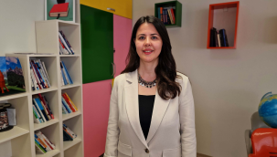 Öğrencileriyle birlikte dünyaca ünlü mekanları 541 kat küçülten öğretmene Avrupa ödülü