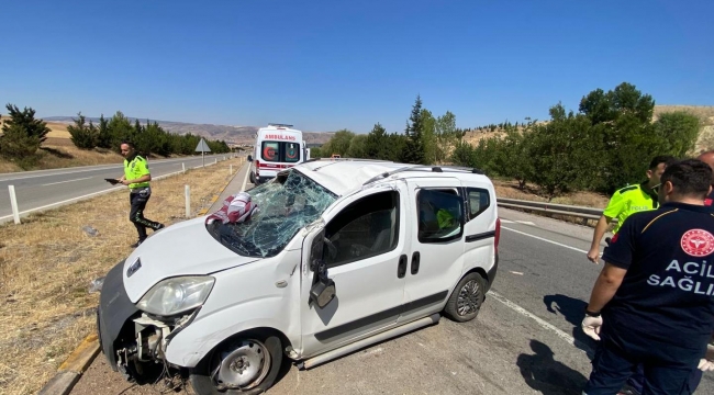 Kontrolden çıkan araç metrelerce savrularak su kanalına devrildi
