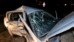 Tırla otomobil çarpıştı, yaralılar var