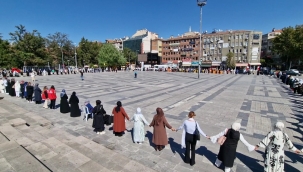 Kadınlardan "Gazze İçin Sessiz Çığlık" Zinciri 