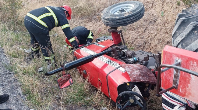 Son Dakika..! Seyir halindeki traktör devrildi