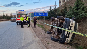 Son Dakika..! Minibüs şarampole devrildi.