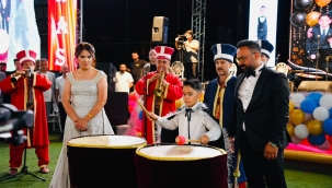 Özel gösterilerle görkemli sünnet düğünü